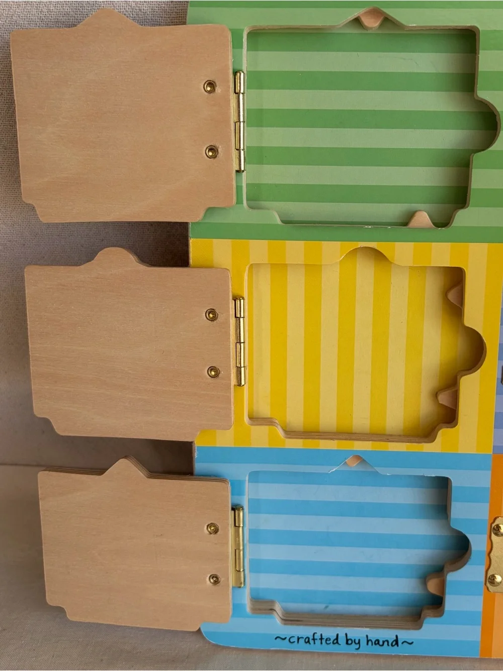 Melissa & Doug Magnetic Hide and Seek Board Wooden Toy